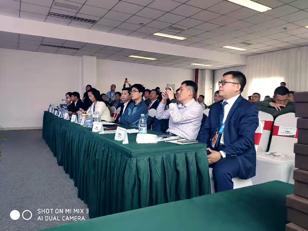 天津直博會—大連義邦攜意大利Giannuzzi輕量化內(nèi)飾新材料參展并出席技術交流論壇